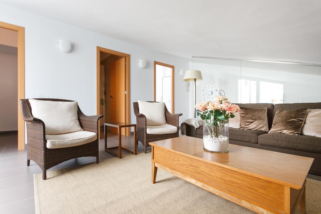 Apartamentos Cornellalux Курналя-да-Любрагат Екстер'єр фото